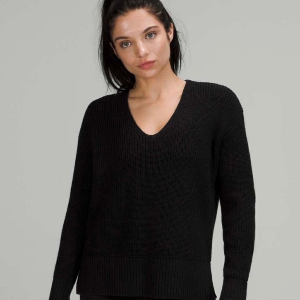 Lululemon Merino Wool V Neck Sweater Black XS/S FLAWS
